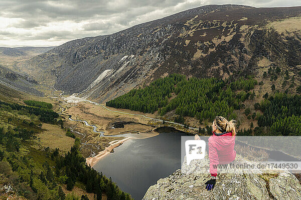 A woman traveler in a red jacket in the Spink Viewing Spot in Wicklow