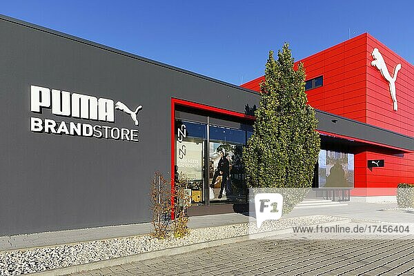 Puma Brand Store  Factory outlet  shop  Laden  Geschäft  Puma AG  Firmenlogo  Markenzeichen  Herzogenaurach  Mittelfranken  Franken  Bayern  Deutschland  Europa