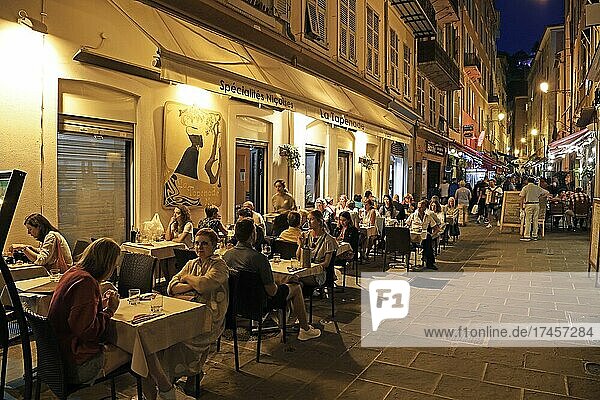 Cosy alleys and restaurants in the evening  city centre  Nice  Département Alpes-Maritimes  Region Provence-Alpes-Côte d'Azur  France  Europe