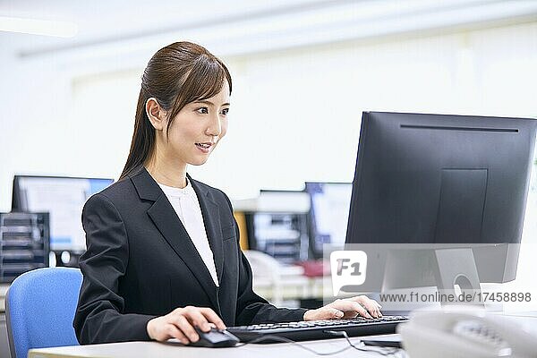 Japanese businesswoman in the office