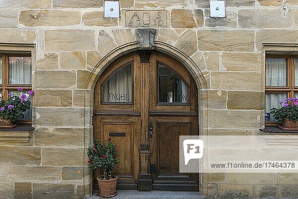 Eingangstür eines Wohnhauses von 1710  Altstadt Hersbruck  Mittelfranken  Bayern  Deutschland  Europa