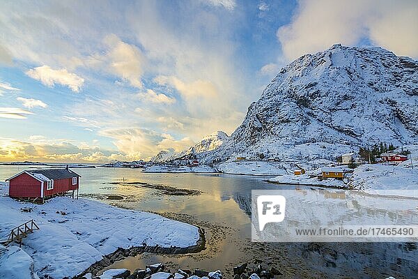 Fischerhäuser in A  Moskenes  Moskenesoya  Lofoten  Nordland  Norwegen  Europa