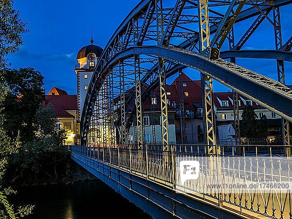 Waasenbrücke über den Fluss Mur und historischer Mautturm  Schwammerlturm  Leoben  Steiermark  Österreich  Europa