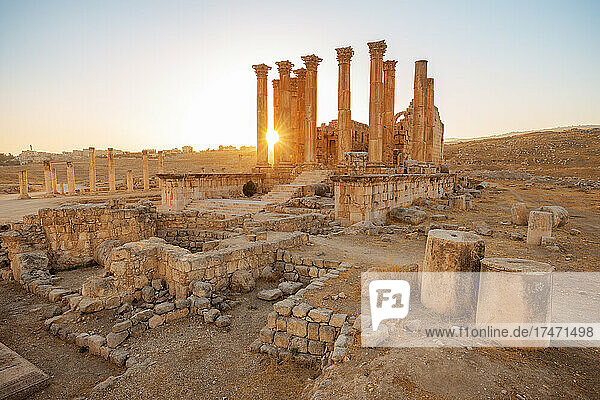 Jordan  Jerash Governorate  Jerash  Ruins of Temple of Artemis at sunset