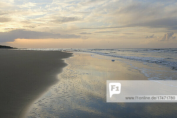 Germany  Lower Saxony  Wangerooge  Sandy coastal beach at dusk