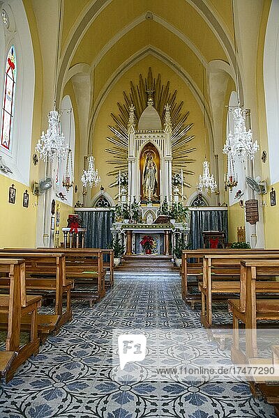 Innenraum Kirchenschiff von Wallfahrtskirche Kirche Unserer Lieben Frau von Lourdes  Mgarr  Insel Gozo  Malta  Europa