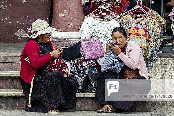 Tzotzil-Marktfrauen  San Christobal de la Casa  Chiapas  Mexiko  Mittelamerika