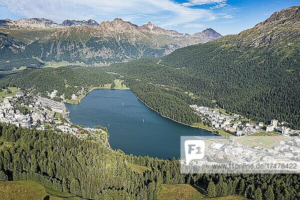 Blick über St. Moritz und seinen See  Engadin  Schweiz  Europa