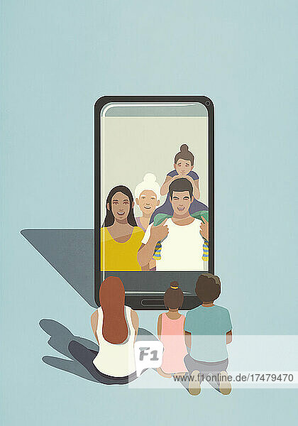 Familien im Videochat auf dem Bildschirm eines Smartphones