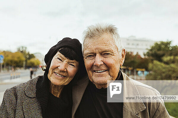 Porträt eines glücklichen älteren Paares am Wochenende