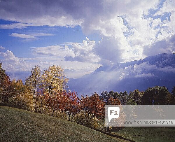 Wolken über dem Etschtal  Tschaufen  Südtirol  Italien  Europa