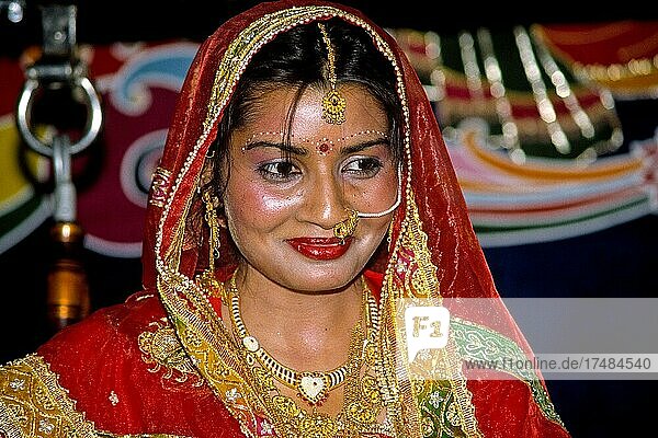 Braut  prunkvolle Hochzeit in Rajasthan  Jaipur  Rajasthan  Indien  Asien