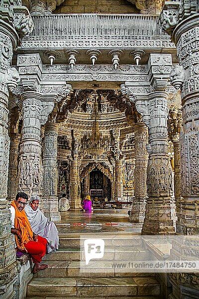 Central shrine with the four-faced marble cult image of Chaumukha  Ranakpur temple complex  most important testimony to Jain architecture in India  Ranakpur  Rajasthan  India  Asia