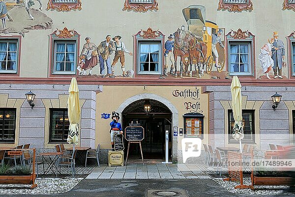 Gasthaus Post  Lüftlmalerei  historische Häuser  Mittenwald  Oberbayern  Bayern  Deutschland  Europa