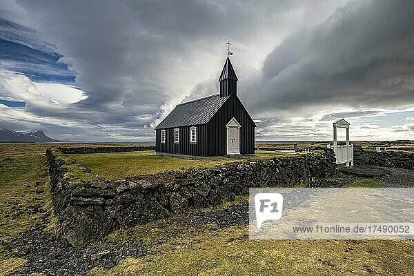 Schwarze Holzkirche  Budir Kirka  Búðakirkja  Budir  Snäfellsnes Halbinsel  Snæfellsnes  Westisland  Island  Europa