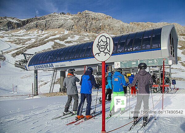 Sign: FFP2 mask obligation  Sonnenkar chairlift valley station  Zugspitzplatt ski area  Garmisch-Partenkirchen  Bavaria  Germany  Europe