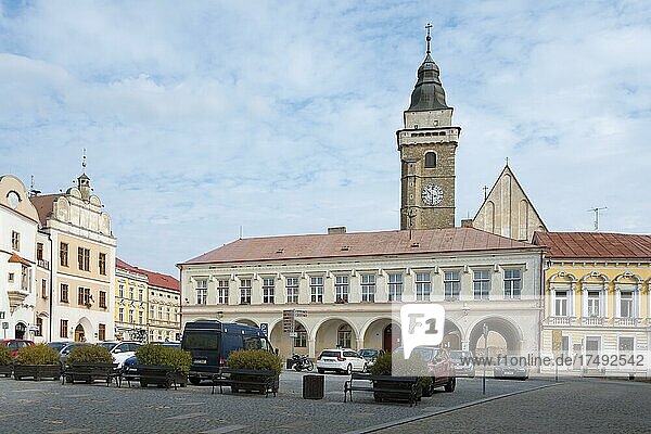 Marktplatz  Platz des Friedens  Namestí Míru und Kirche Mariä Himmelfahrt  historische Altstadt  Slavonice  Zlabings  Böhmisch-Mährische Höhe  Ceská Kanada  Tschechien  Europa