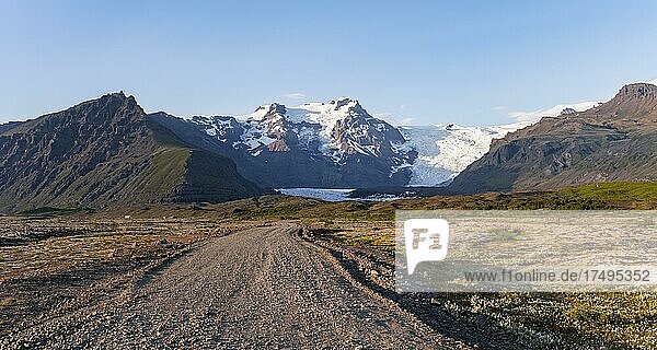 Gravel road  Vatnajökull glacier  mountains and wide landscape behind  Ring Road  Iceland  Europe