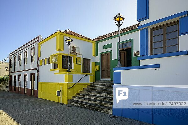 Bunte Häuser mit Postamt  Santo Domingo  La Palma  Spanien  Europa
