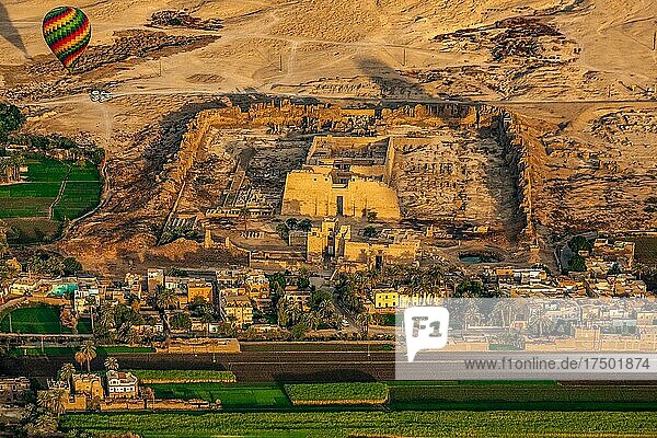 Medinet Habu  Totentempel Ramses III. Luftaufnahme  Luxor  Theben-West  Ägypten  Luxor  Theben  West  Ägypten  Afrika
