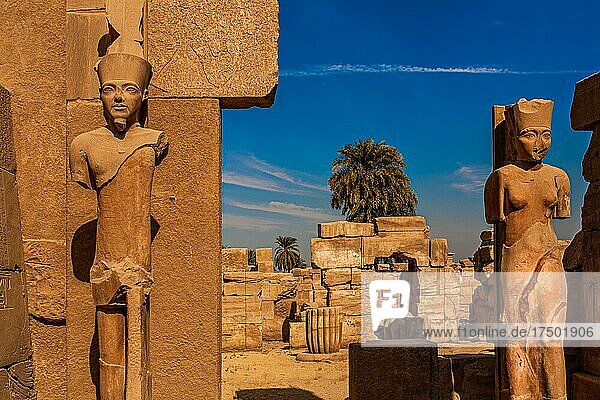 Vestibül hinter dem 6. Pylon: Amun und seine Gefährtin Amunet  Karnak-Tempel  Luxor  Theben  Ägypten  Luxor  Theben  Ägypten  Afrika