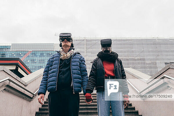 Italy  Couple withVRgoggles standing in city