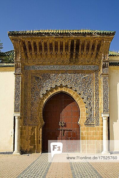 Eingangstor des Mausoleum des Moulay Ismail  Meknes  Marokko  Afrika