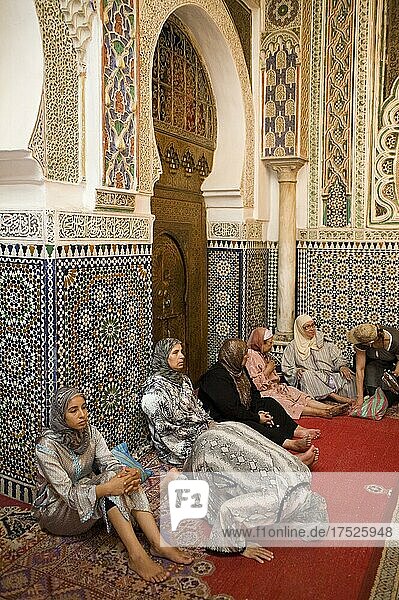 Eingang für Frauen zur Kairouine Moschee  Fes  Marokko  Afrika