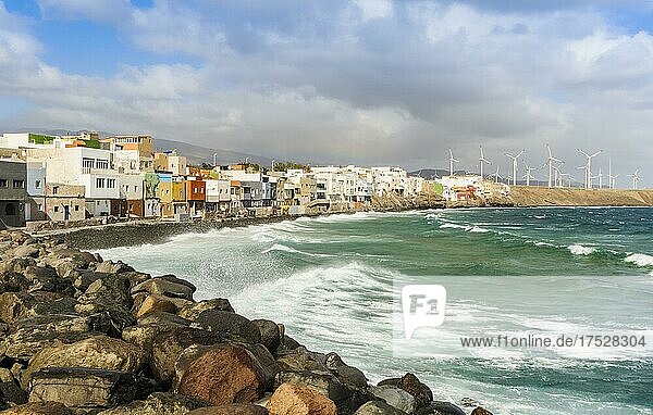 Häuser am Wasser von Pozo Izquierdo mit Blick auf die Küste  Gran Canaria  Kanarische Inseln  Spanien  Europa