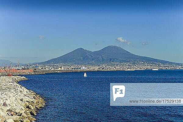 Hafengebiet  Vesuv  Neapel  Italien  Europa