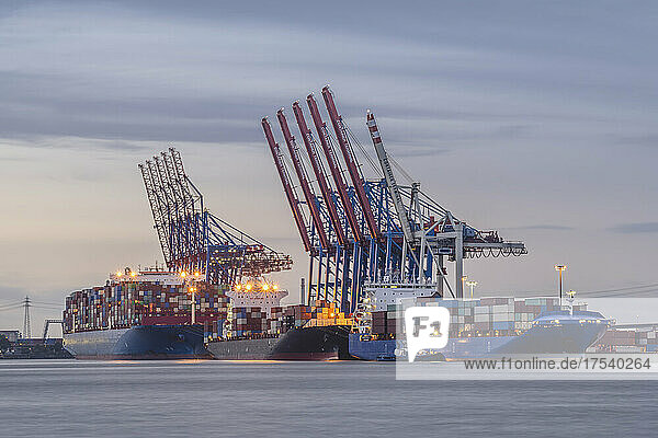 Germany  Hamburg  Port of Hamburg at dawn
