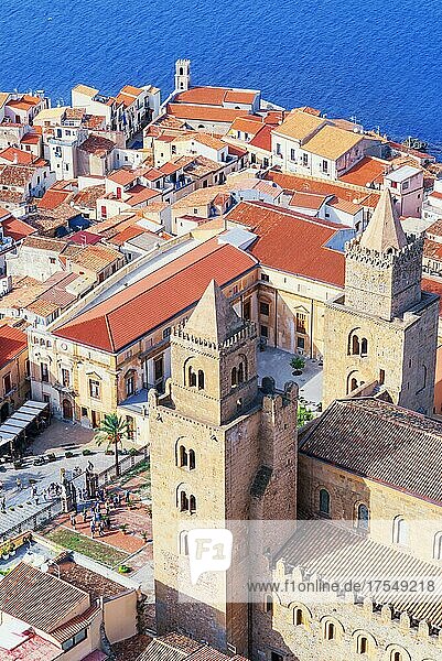 Altstadt von Cefalu  Blick von oben  Cefalu  Sizilien  Italien  Europa