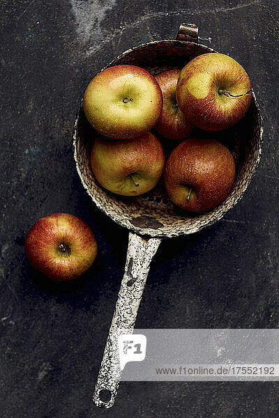 Braeburn apples in an enamel colander