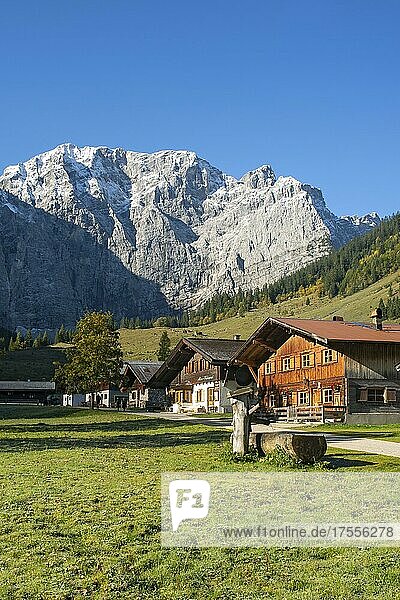 Almdorf Eng vor Grubenkarspitze  Karwendel-Gebirge  Tirol  Österreich  Europa