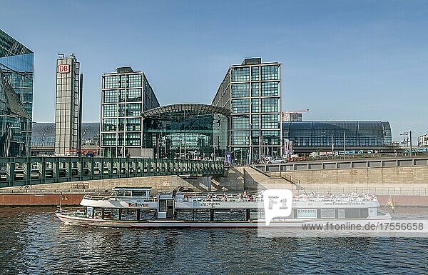 Main station and in front of it an excursion boat  Spree  Moabit  Mitte  Berlin  Germany  Europe
