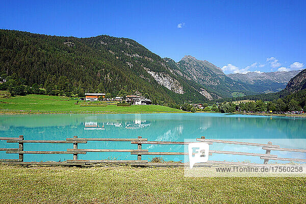 Italien  Aostatal  Brusson  der See