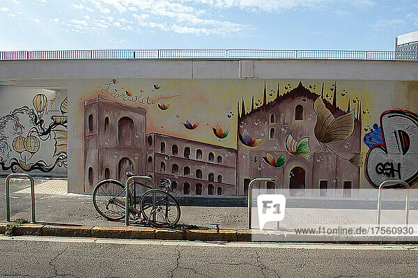 Europa  Italien  Lombardei  Mailand  Stadtteil Isola  Wandmalereien an der Via Borsieri und am Bahnhof Garibaldi.
