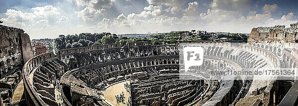 Italien  Latium  Rom  das Kolosseum