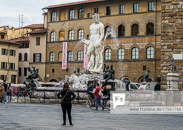 Italy  Florence  The Fountain of Neptune at Piazza della Signoria in front of the Palazzo Vecchio