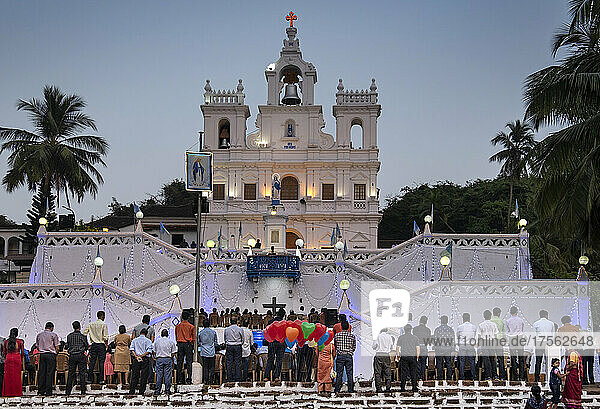Ein Fest in der Kirche Unserer Lieben Frau von der Unbefleckten Empfängnis  UNESCO-Weltkulturerbe  Panjim City (Panaji)  Goa  Indien  Asien