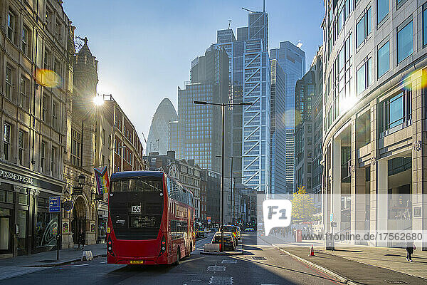 Blick auf Bishopsgate und die Gebäude der City of London  London  England  Vereinigtes Königreich  Europa