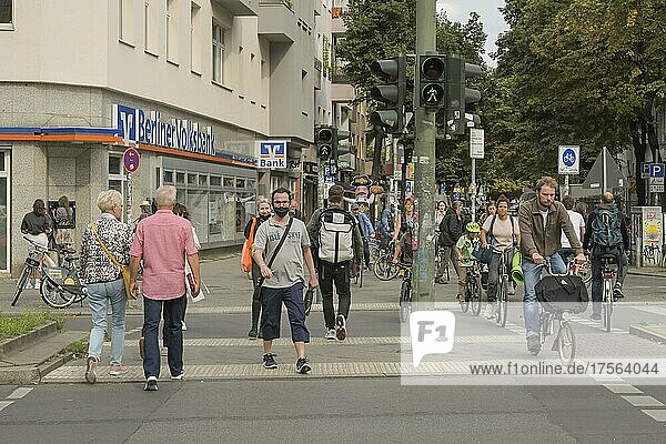 Passers-by  street scene in Corona times in Neukölln  Kottbusser Damm  Neukölln  Berlin  Germany  Europe
