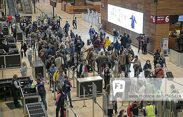 Queue  passengers  main hall  check-in  BER Airport  Brandenburg  Germany  Europe