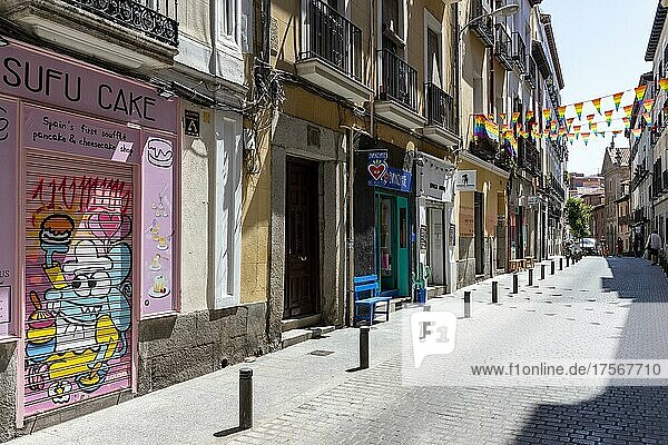 Gasse mit vielen Läden  Calle de Lope de Vega  Madrid  Hauptstadt  Spanien  Südeuropa  Europa