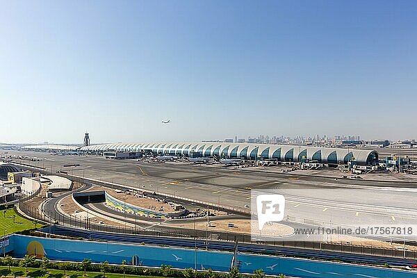 Übersicht des Flughafen Dubai International Airport (DXB) Terminal 3 in Dubai  Vereinigte Arabische Emirate  Asien