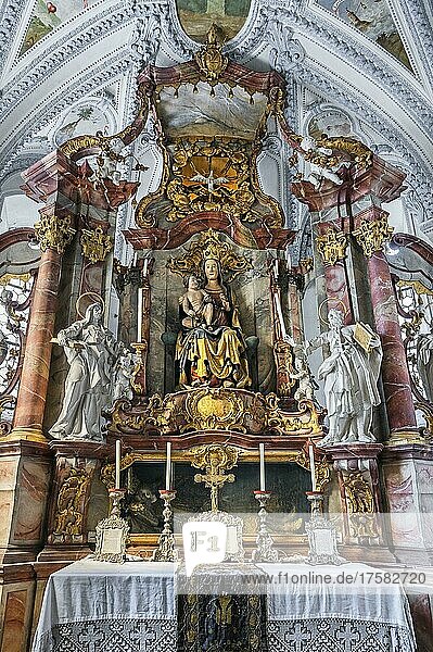 Hauptaltar  Marienkapelle bei der Kirche St. Georg und Jakobus  Isny  Allgäu  Bayern  Deutschland  Europa