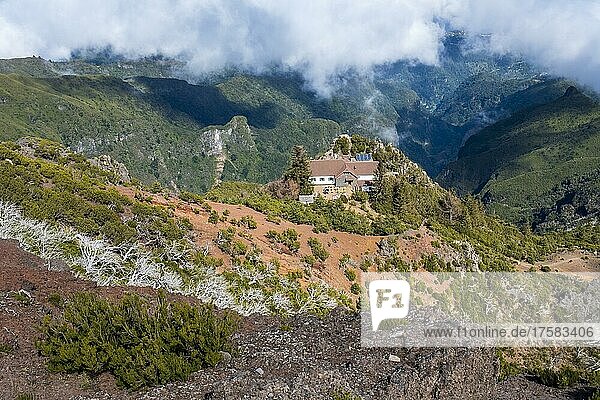Casa de Abrigo  Hütte in der Nähe des Gipfels Pico Ruivo  Madeira  Portugal  Europa