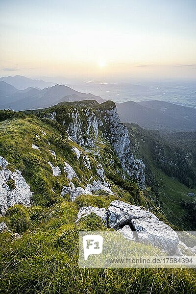Benediktenwand  Berge und Landschaft  Bayrische Voralpenlandschaft  Bayern  Deutschland  Europa