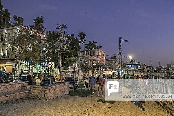Passanten  Platz  Altstadt  Safed  Israel  Asien