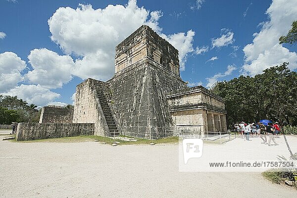 Ausgrabungsstätte der Maya-Stadt Chichen Itza  Yucatan  Mexiko  Mittelamerika